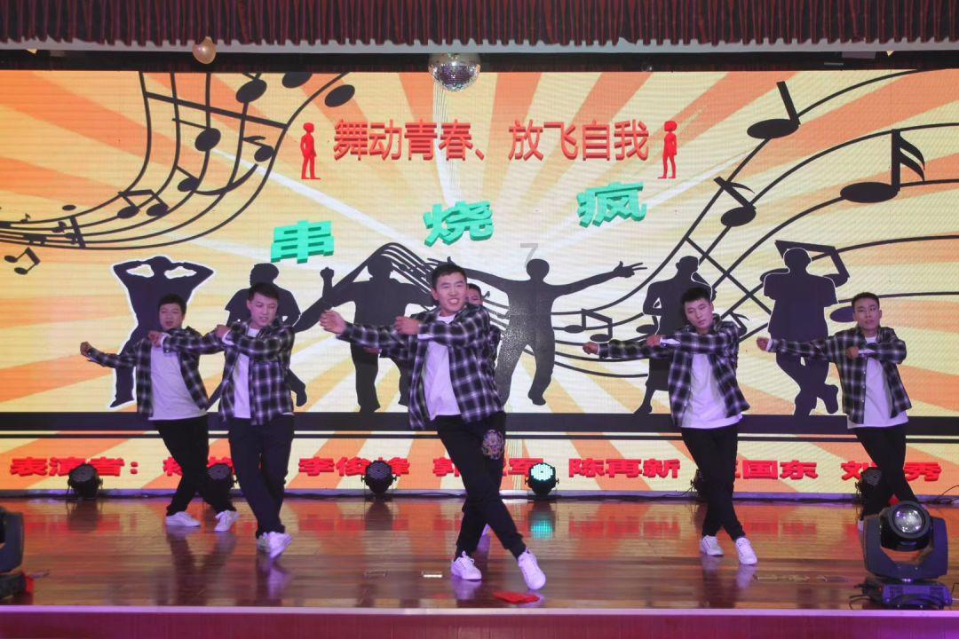才播1天，拿下飙升榜第一，网友：今年唯一没快进还追平的都市剧